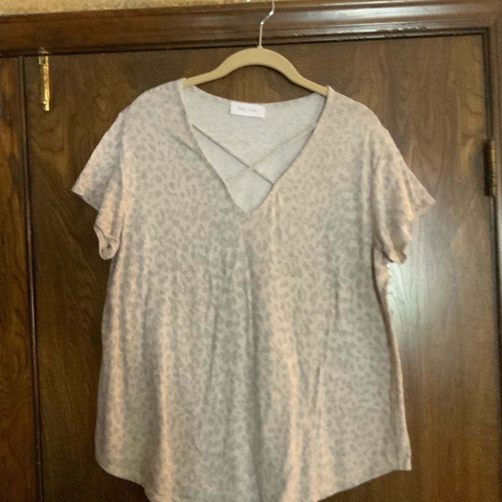 Phil Love Chic Beige Leopard V-Neck Tee